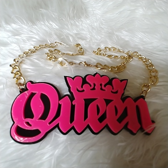 🆕👑 Large Queen Hot Pink Acrylic Gold Necklace - Picture 3 of 6